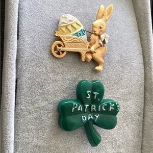 🪻 Vintage JJ Jonette Gold Easter Bunny Brooch Plus Green Clover Pin